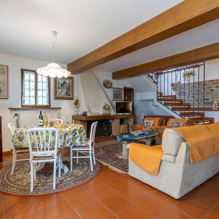 Beautiful Home In Uzzano Pt With Kitchen Exterior foto