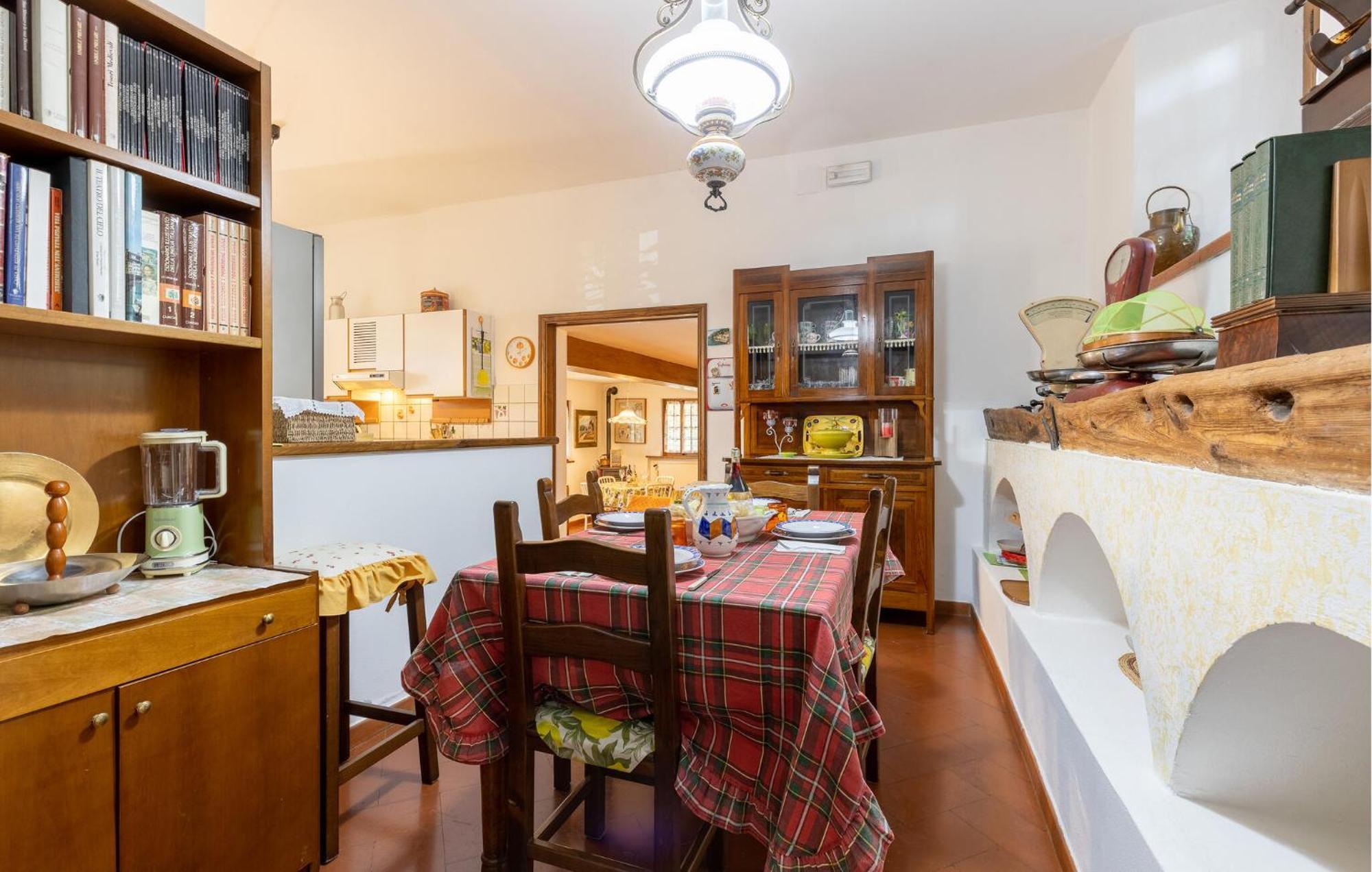 Beautiful Home In Uzzano Pt With Kitchen Exterior foto