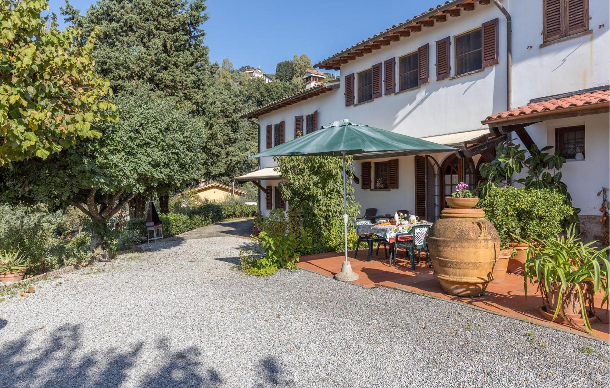 Beautiful Home In Uzzano Pt With Kitchen Exterior foto